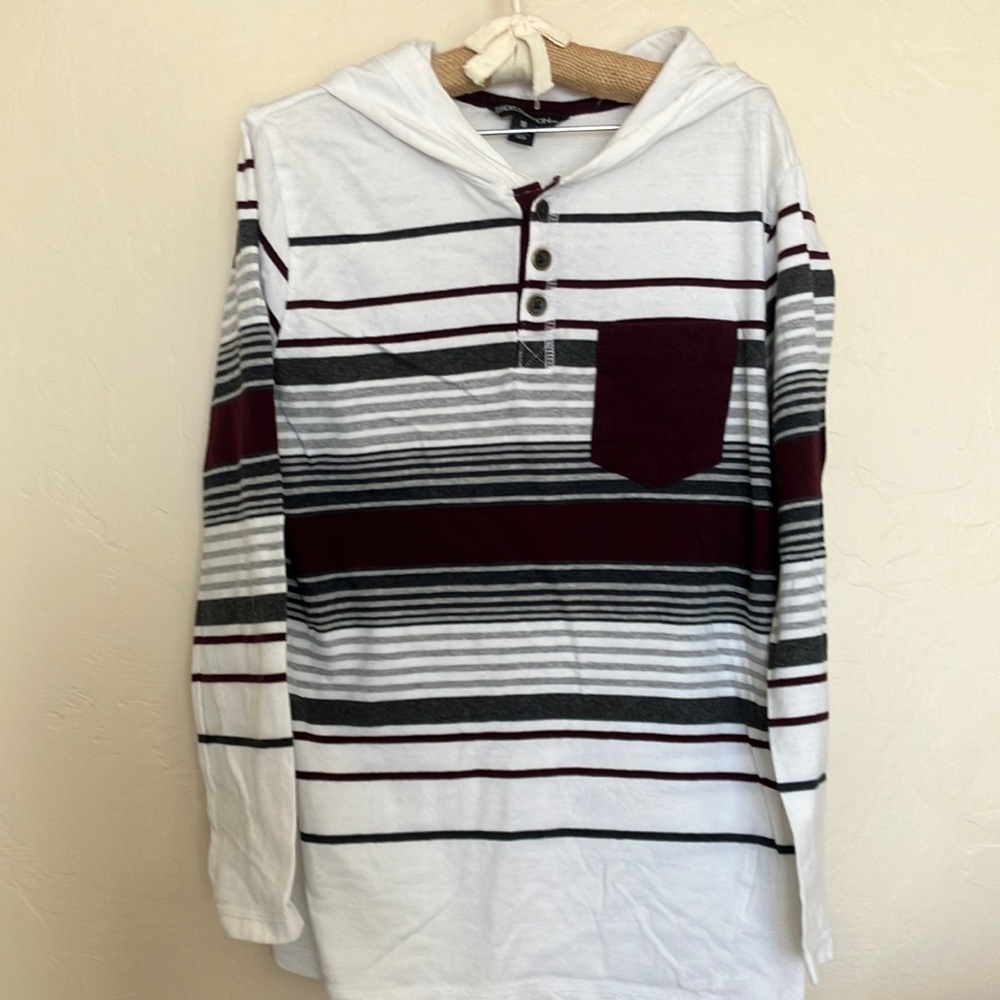 Distortion Long-sleeved Hooded Shirt, Size M.